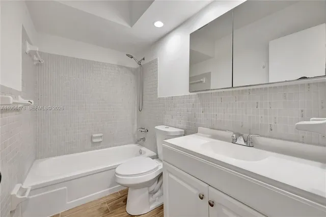 $1,750 | 1939 Jefferson Street, Unit 302, Hollywood, FL 33020