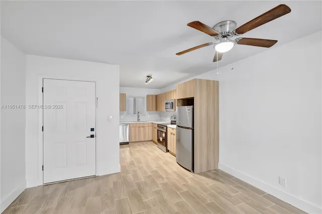 $1,750 | 1939 Jefferson Street, Unit 302, Hollywood, FL 33020