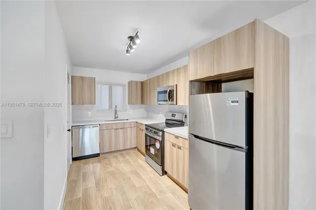 $1,750 | 1939 Jefferson Street, Unit 302, Hollywood, FL 33020