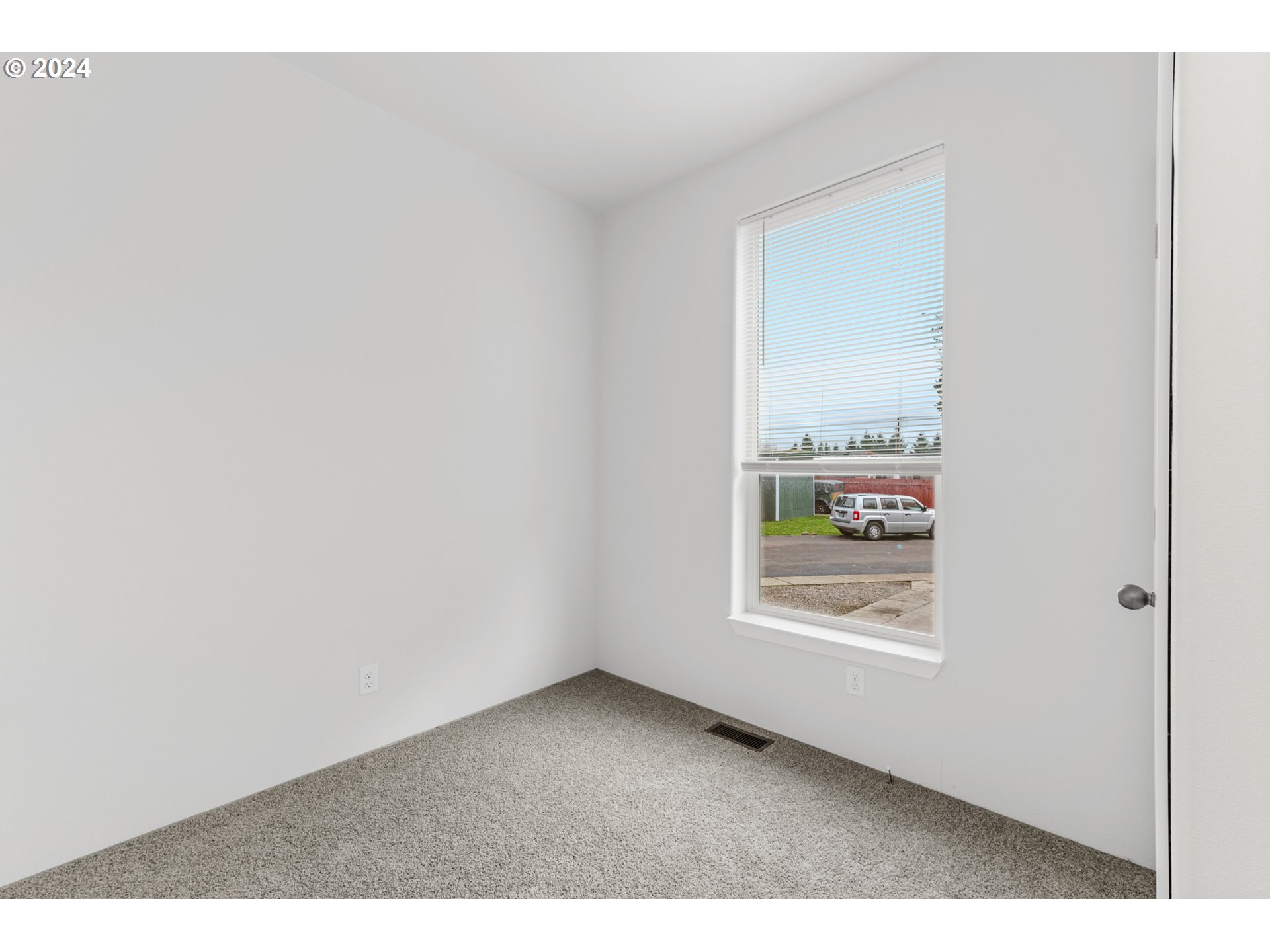 9700 Southwest Tualatin Road, Unit 22 Tualatin, OR 97062 - Photo 15 of 30 a view of an empty room and window