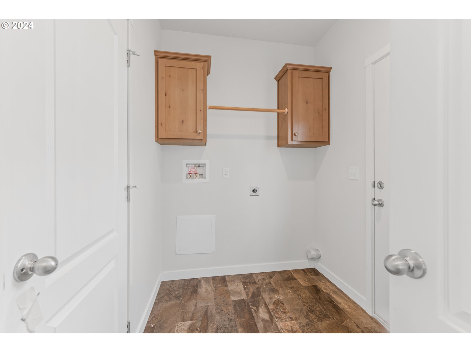 9700 Southwest Tualatin Road, Unit 22 Tualatin, OR 97062 - Photo 24 of 30 a bathroom with a shower