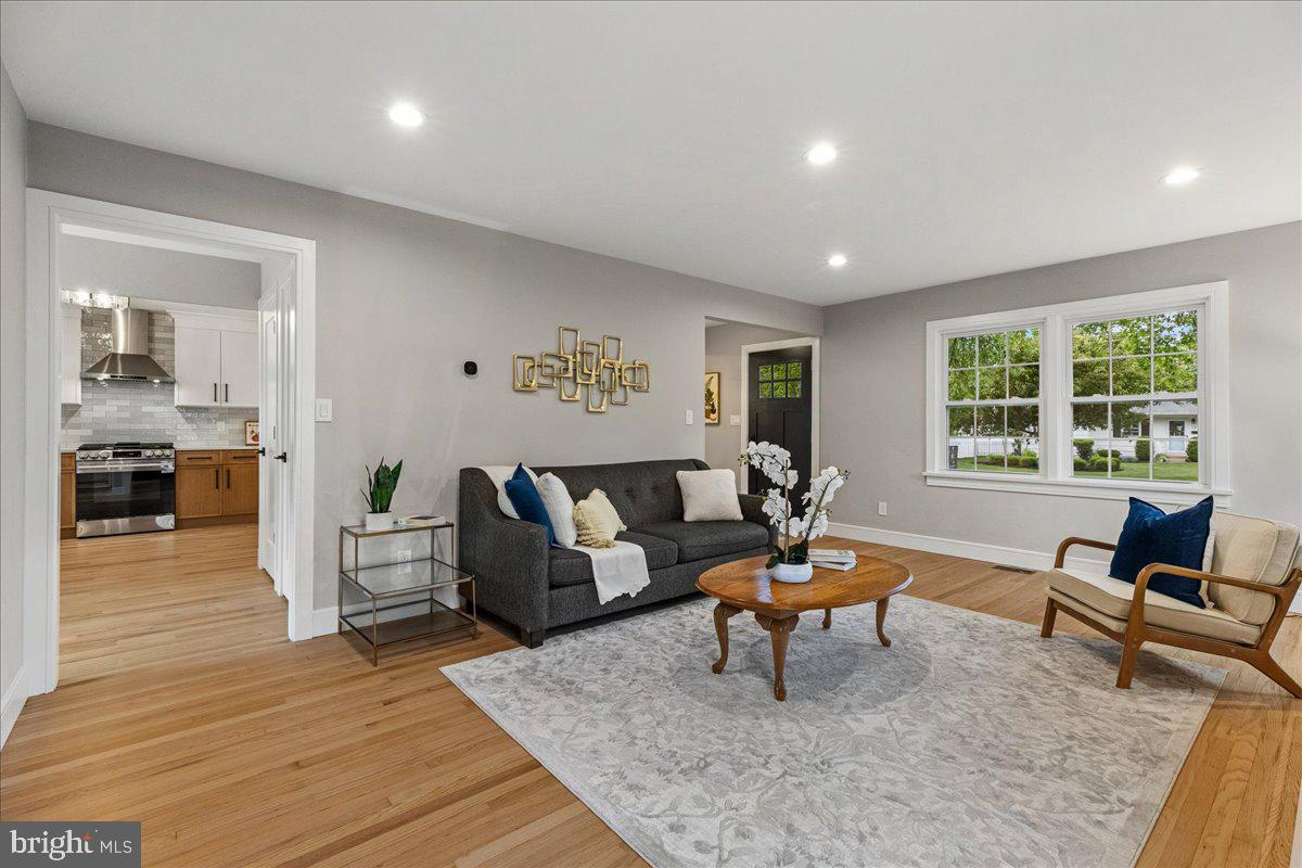 132 West Welling Avenue Pennington, NJ 08534 - Photo 5 of 32
