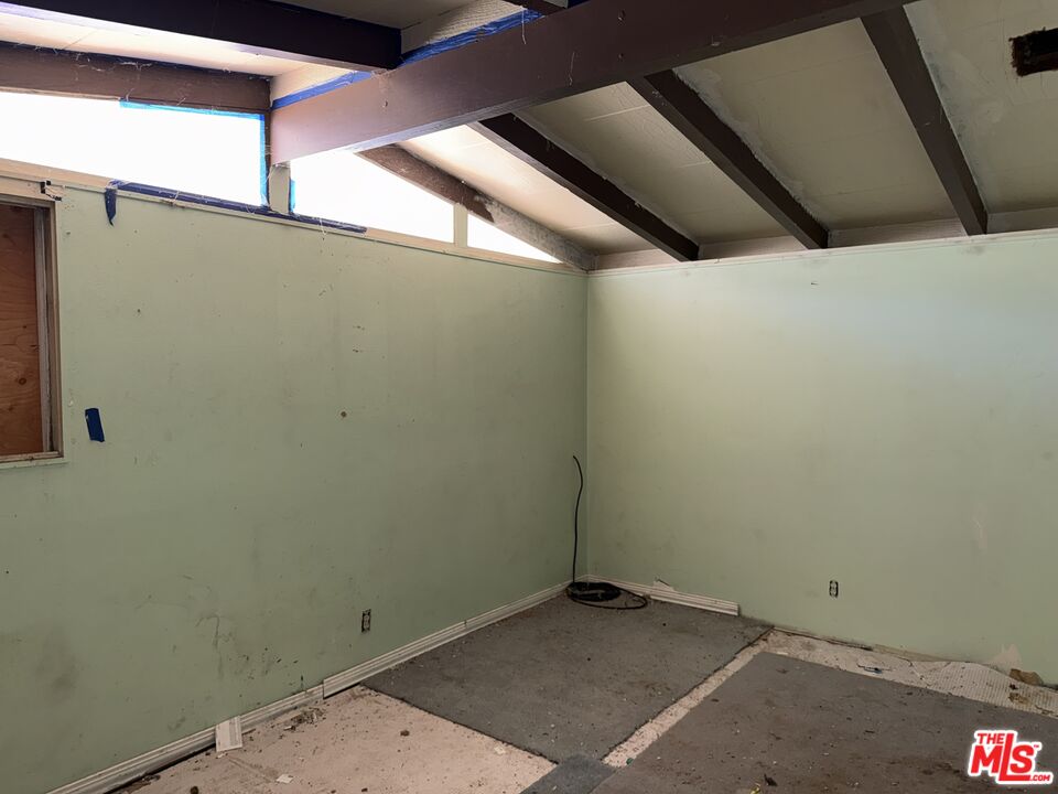 7716 Grove Street Tujunga, CA 91042 - Photo 12 of 17