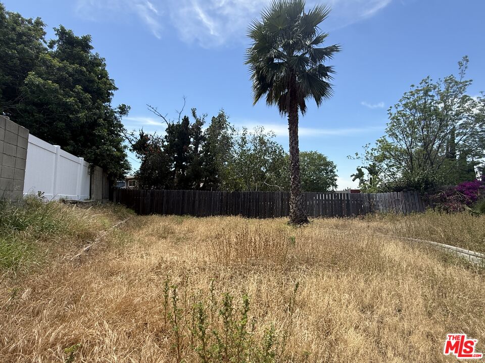 7716 Grove Street Tujunga, CA 91042 - Photo 15 of 17