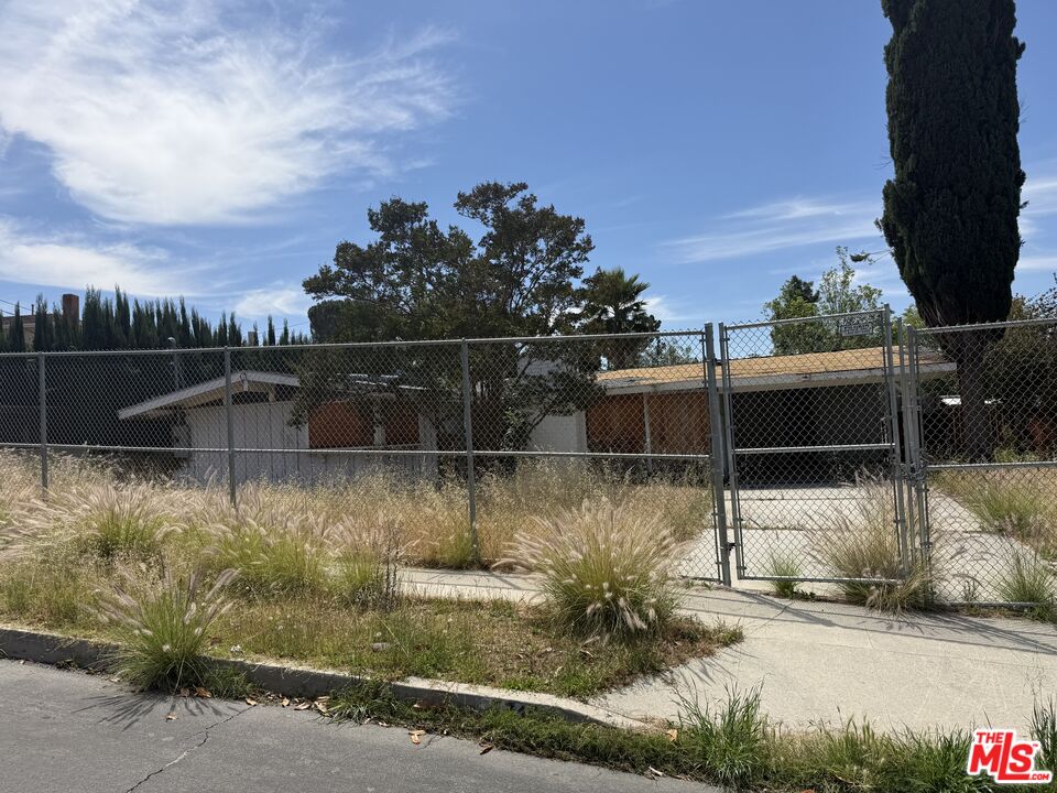 7716 Grove Street Tujunga, CA 91042 - Photo 2 of 17