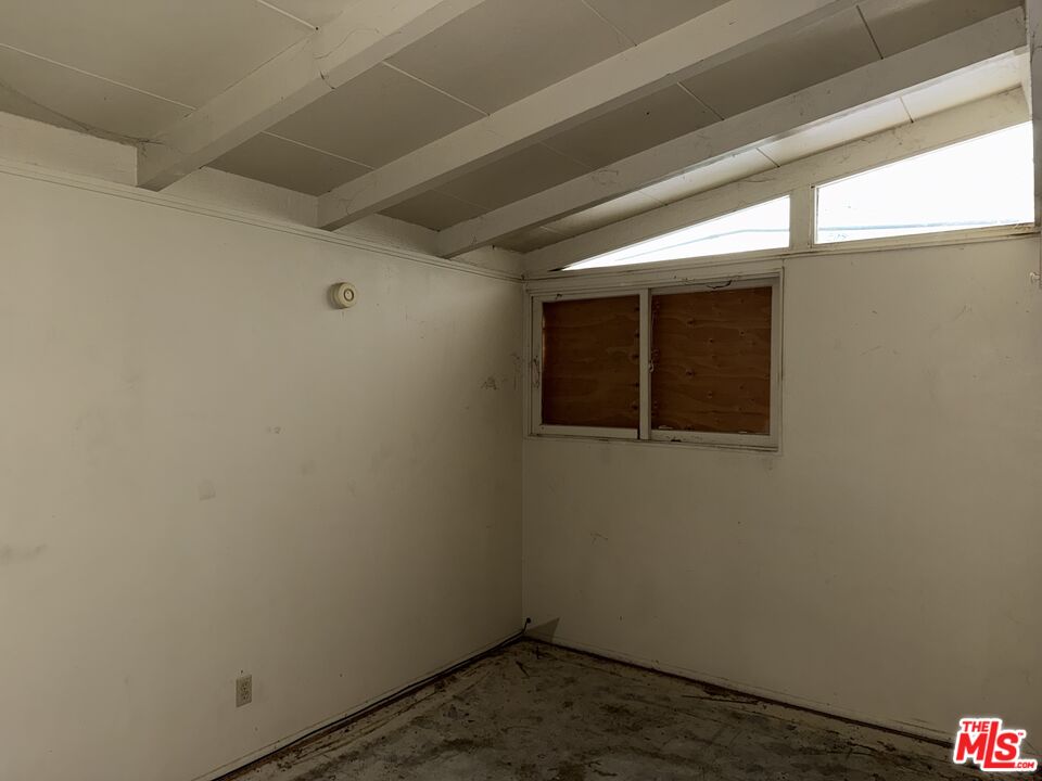 7716 Grove Street Tujunga, CA 91042 - Photo 4 of 17