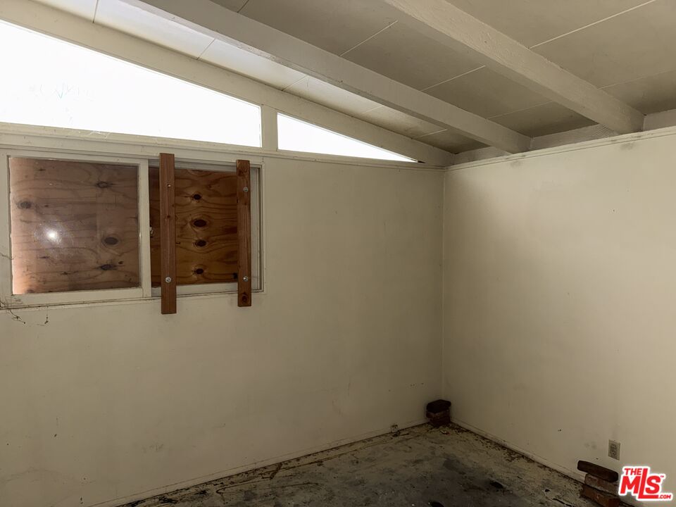 7716 Grove Street Tujunga, CA 91042 - Photo 8 of 17