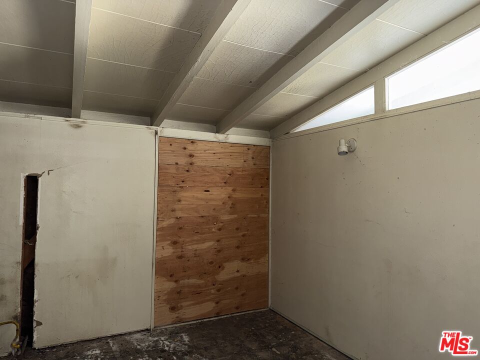 7716 Grove Street Tujunga, CA 91042 - Photo 10 of 17