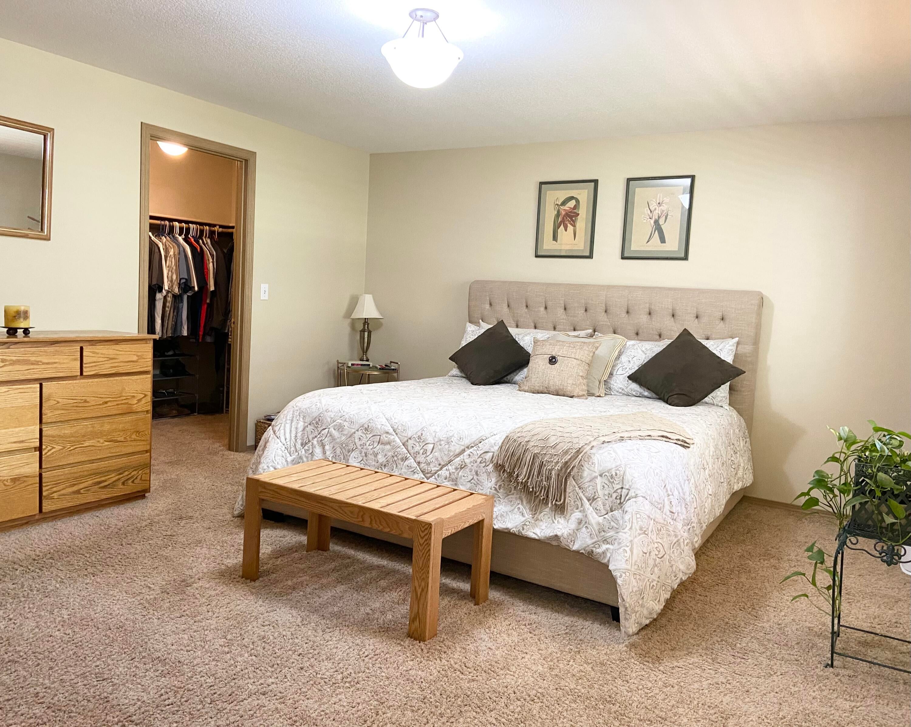 60218 Agate Road Bend, OR 97702 - Photo 15 of 19 Primary bedroom