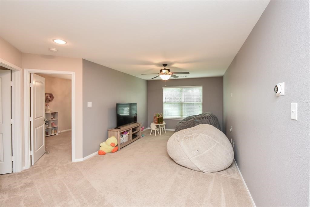 7002 Edwanna Lane Spring, TX 77389 - Photo 16 of 17 a view of a livingroom with furniture
