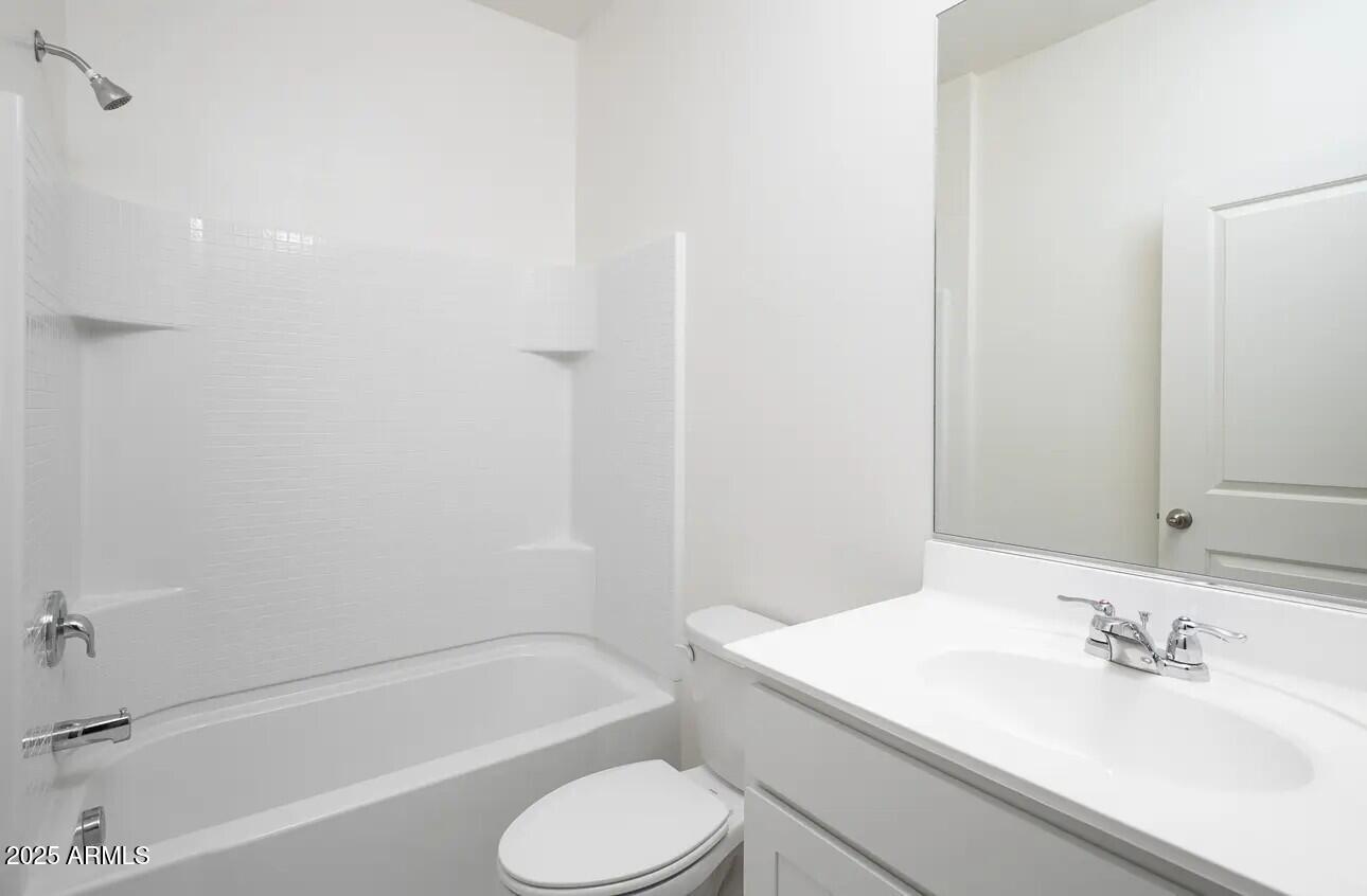 10212 South 58th Lane Laveen, AZ 85339 - Photo 12 of 20 a bathroom with a sink toilet and bathtub