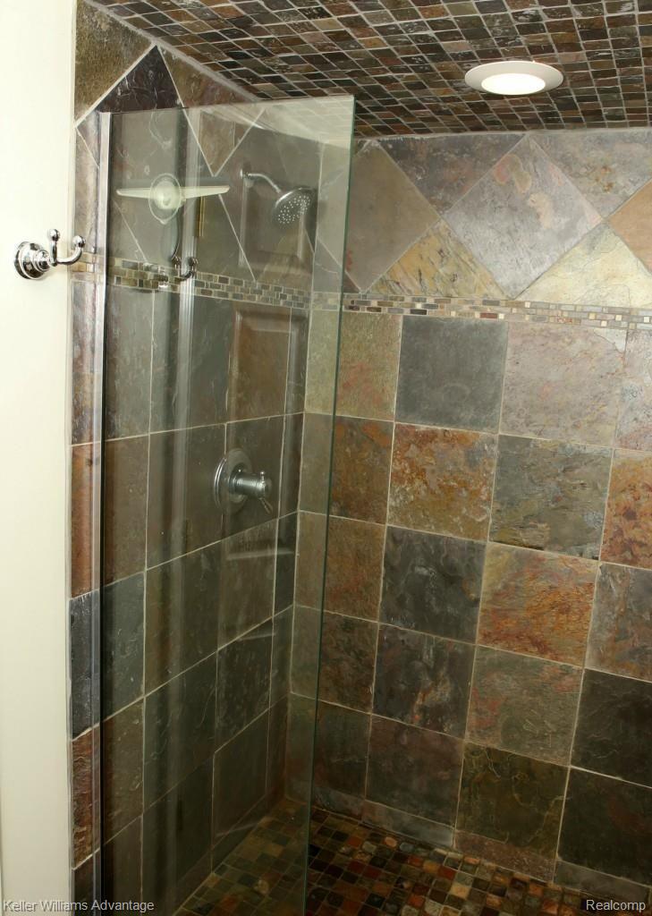 1978 Carter Road Rochester, MI 48306 - Photo 11 of 26 IMG_7815.jpg