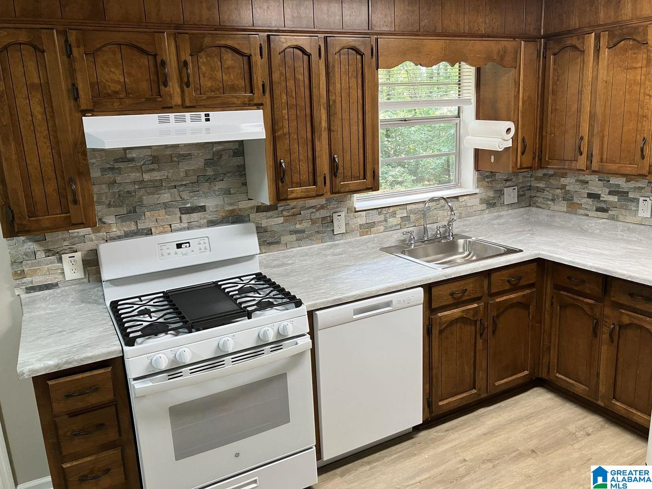 237 Dragline Lane Leeds, AL 35094 - Photo 8 of 18