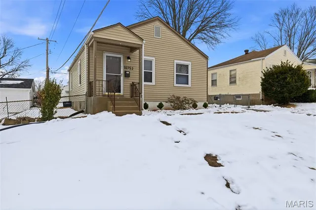 $184,900 | 10753 St Stephen Lane, St. Ann, MO 63074