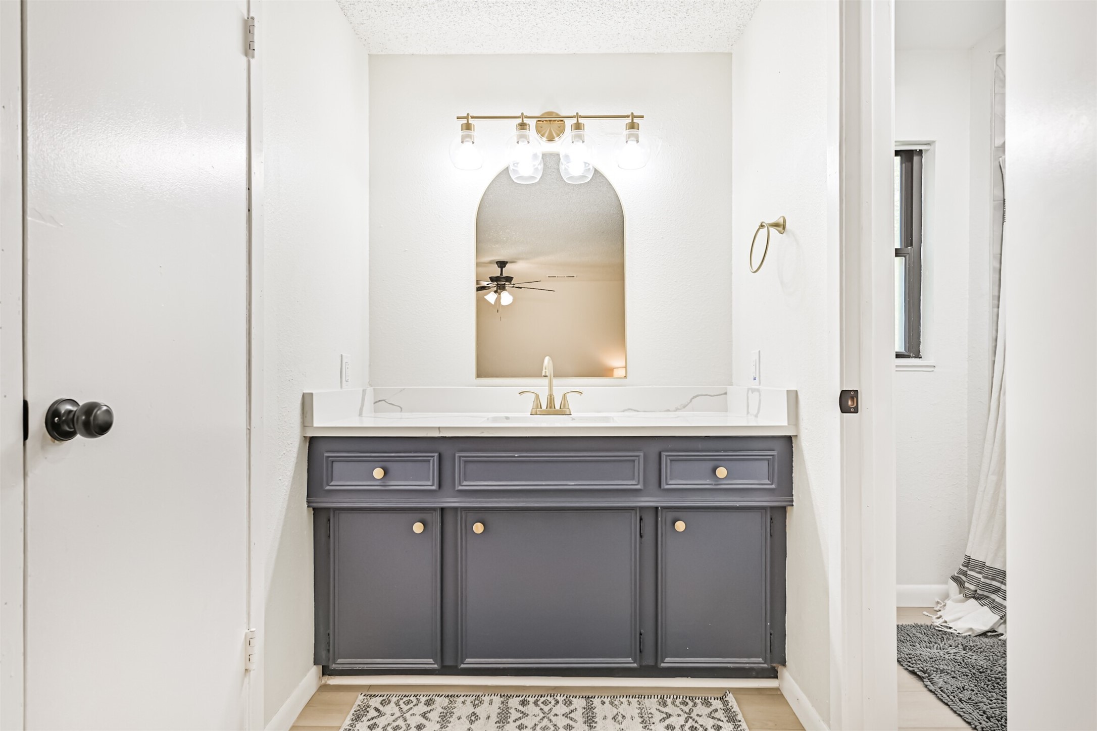 7445 Cobbs Oak Lane Rosharon, TX 77583 - Photo 22 of 39 Primary bathroom vanity