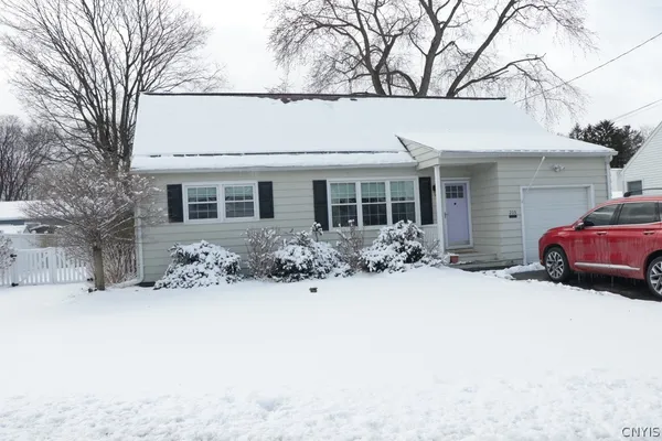 $240,000 | 203 Crestwood Drive, Salina, NY 13212