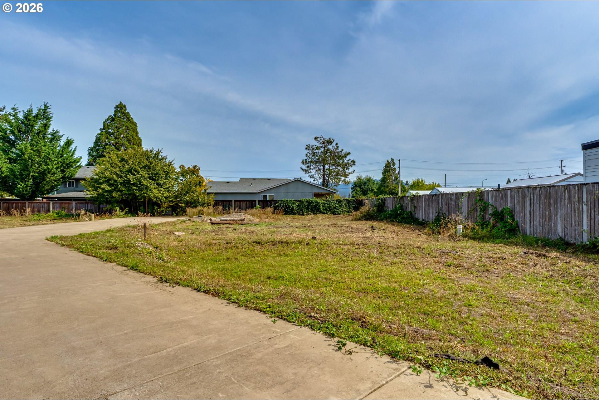South 41st Place, Unit 1 Springfield, OR 97478 - Photo 1 of 5 Gallery Image 1