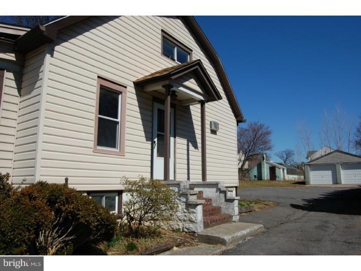 718 Brookhaven Road Wallingford, PA 19086 - Photo 3 of 25 Exterior Side