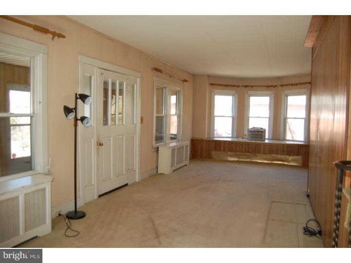 718 Brookhaven Road Wallingford, PA 19086 - Photo 6 of 25 Living Room