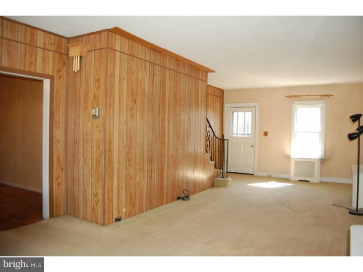 718 Brookhaven Road Wallingford, PA 19086 - Photo 7 of 25 Living Room