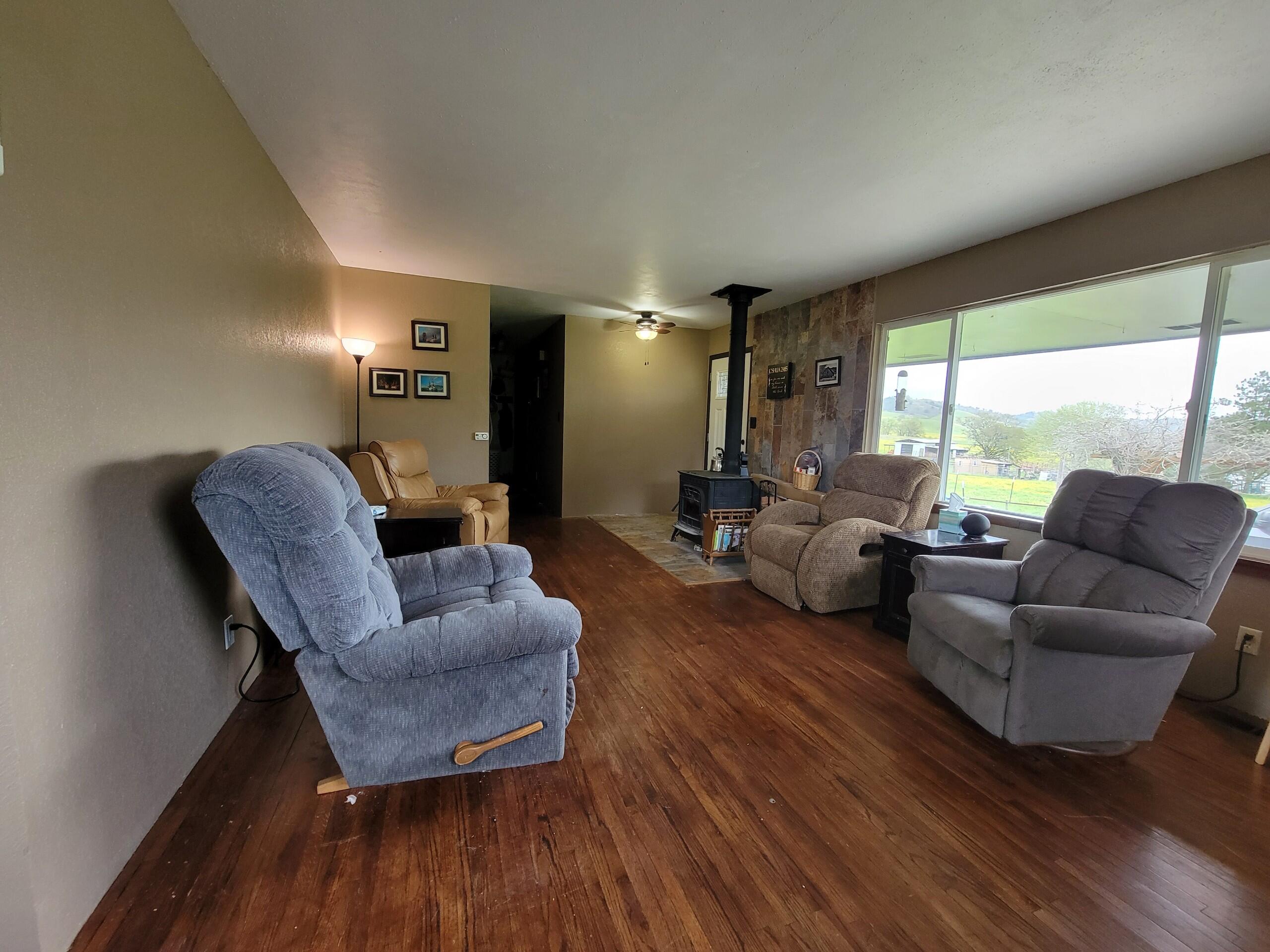 795 Steinhauer Road Roseburg, OR 97471 - Photo 7 of 17 Family Room