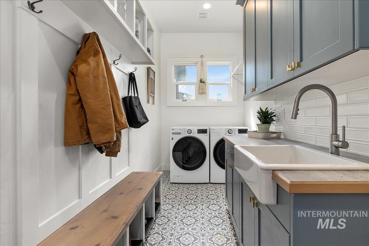 24301 Wanda Way Middleton, ID 83644 - Photo 26 of 50 Washroom featuring washer and dryer, cabinet space, and recessed lighting