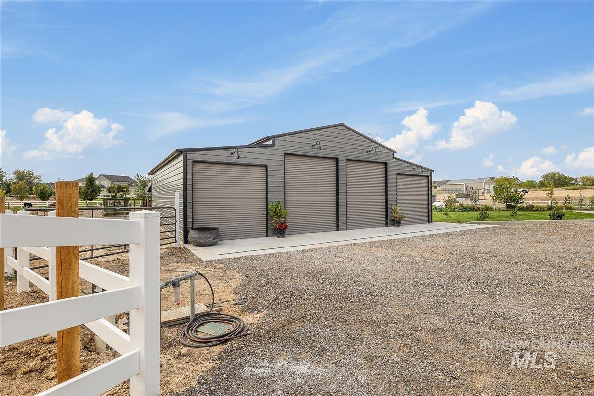 24301 Wanda Way Middleton, ID 83644 - Photo 34 of 50 View of garage