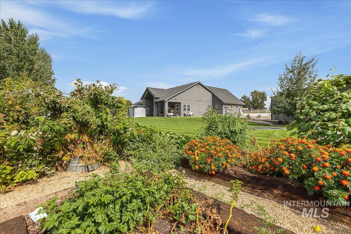 24301 Wanda Way Middleton, ID 83644 - Photo 42 of 50 View of green lawn