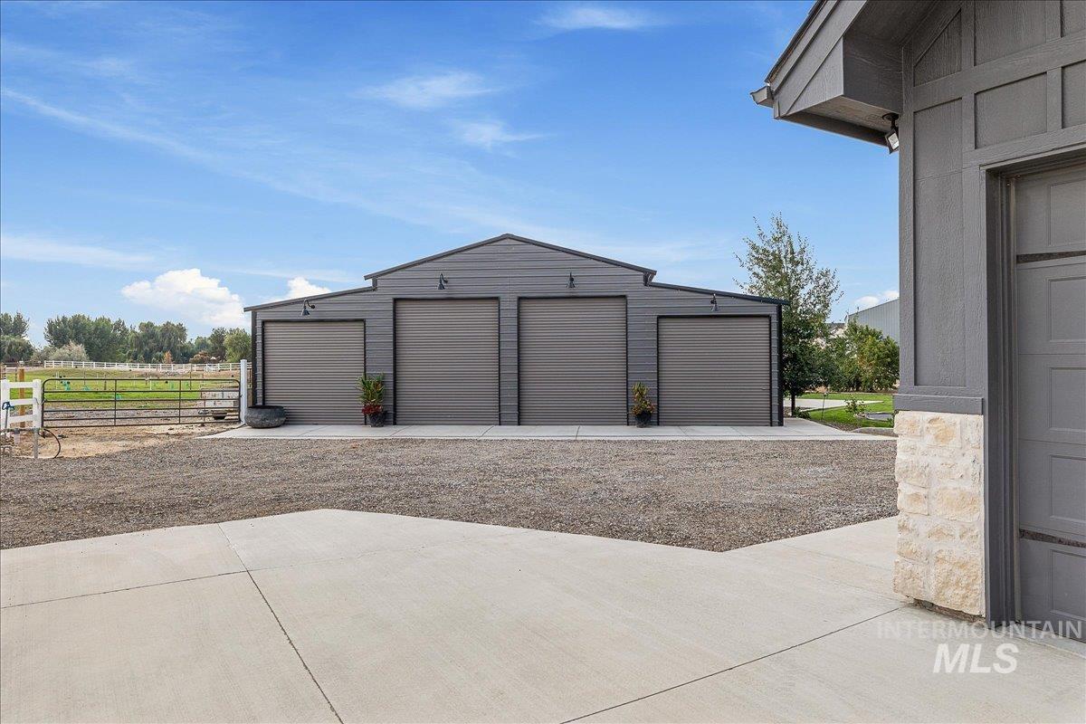 24301 Wanda Way Middleton, ID 83644 - Photo 7 of 50 View of garage