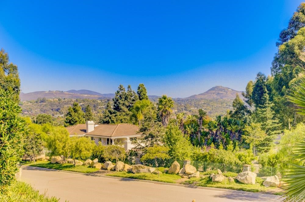 2222 Silver Peak Place Encinitas, CA 92024 - Photo 2 of 32