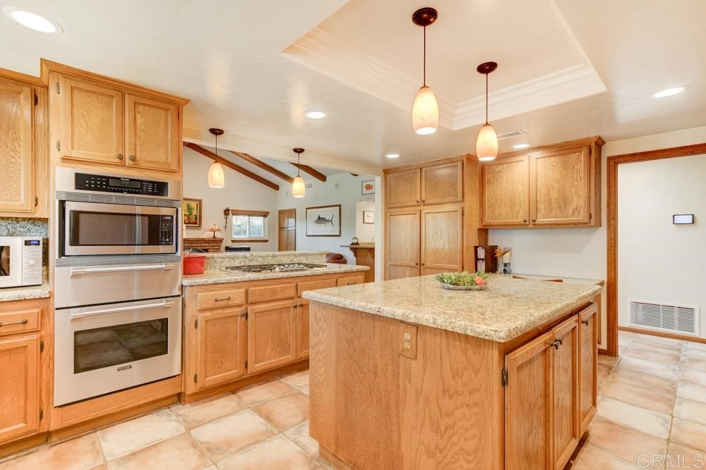 2222 Silver Peak Place Encinitas, CA 92024 - Photo 12 of 32