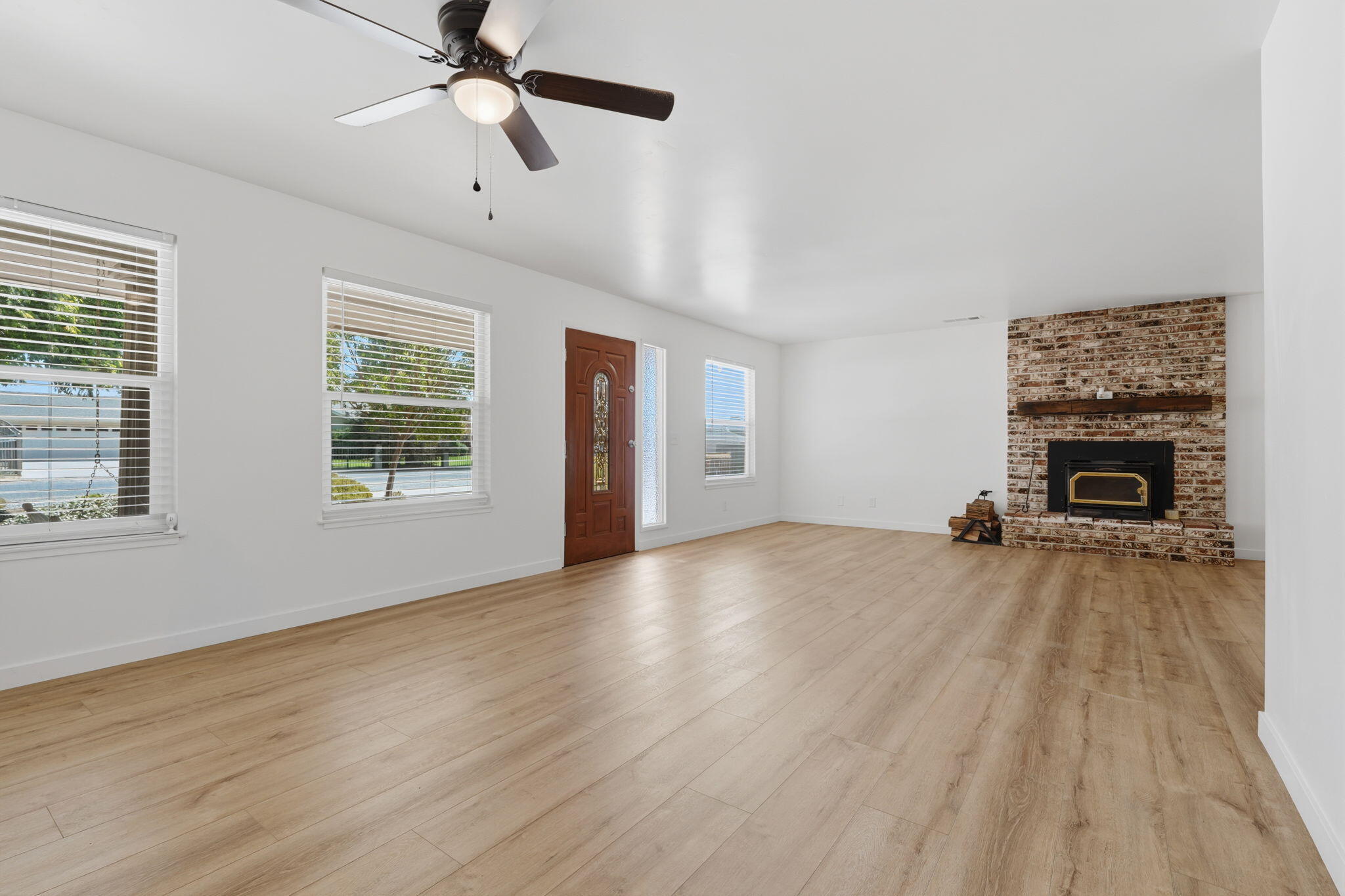 351 South Cornucopia Road Exeter, CA 93221 - Photo 16 of 54 16-351_S_Cornucopia_Rd_-_Exeter_CA_014