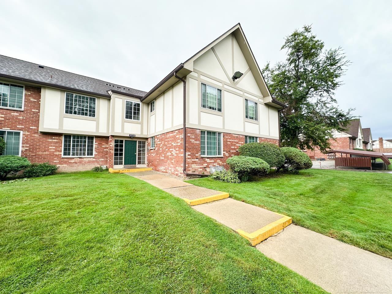 30248 Southfield Road Southfield, MI 48076 - Photo 2 of 26 50151154-70e58e70-381c-4706-87e2-6ee020779766.JPG