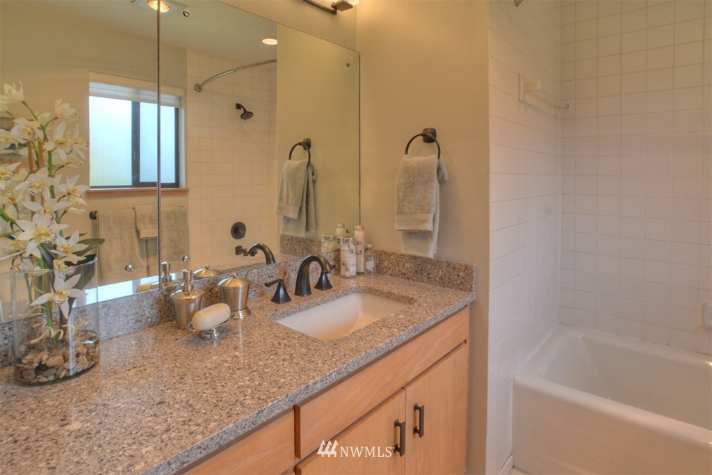18384 Ridgefield Road Northwest Shoreline, WA 98177 - Photo 14 of 25 Gallery Image 14
