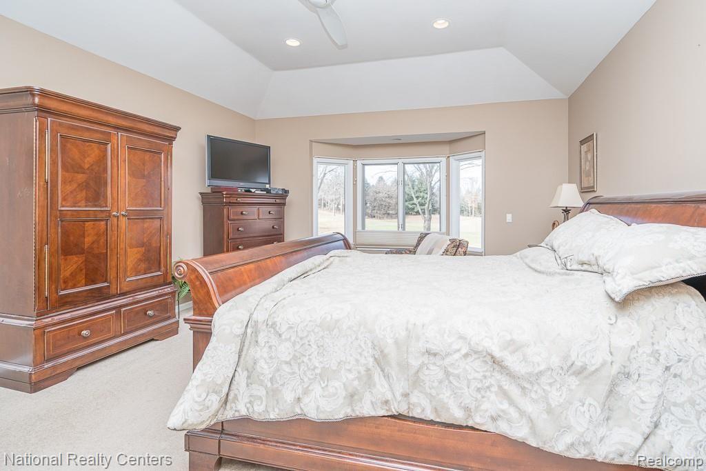 424 Inverness Highland, MI 48357 - Photo 18 of 45 16.jpg