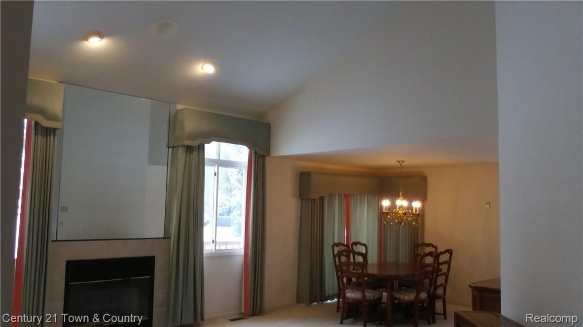 3280 Fairgrove Terrace Rochester, MI 48309 - Photo 3 of 36 20180129_155100_Burst01.jpg