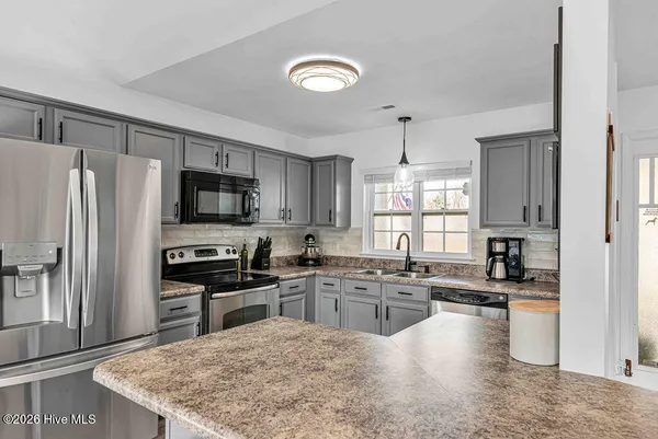 $1,750 | 102 Berlin Court, Richlands, NC 28574