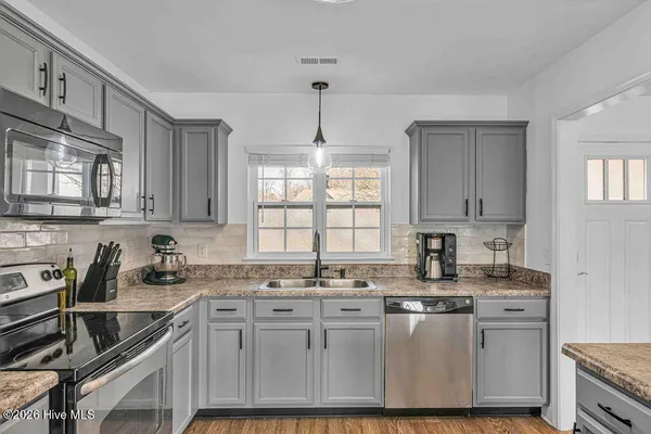 $1,750 | 102 Berlin Court, Richlands, NC 28574