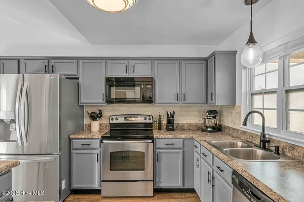 $1,750 | 102 Berlin Court, Richlands, NC 28574