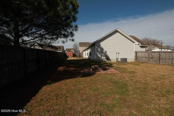 $1,750 | 102 Berlin Court, Richlands, NC 28574