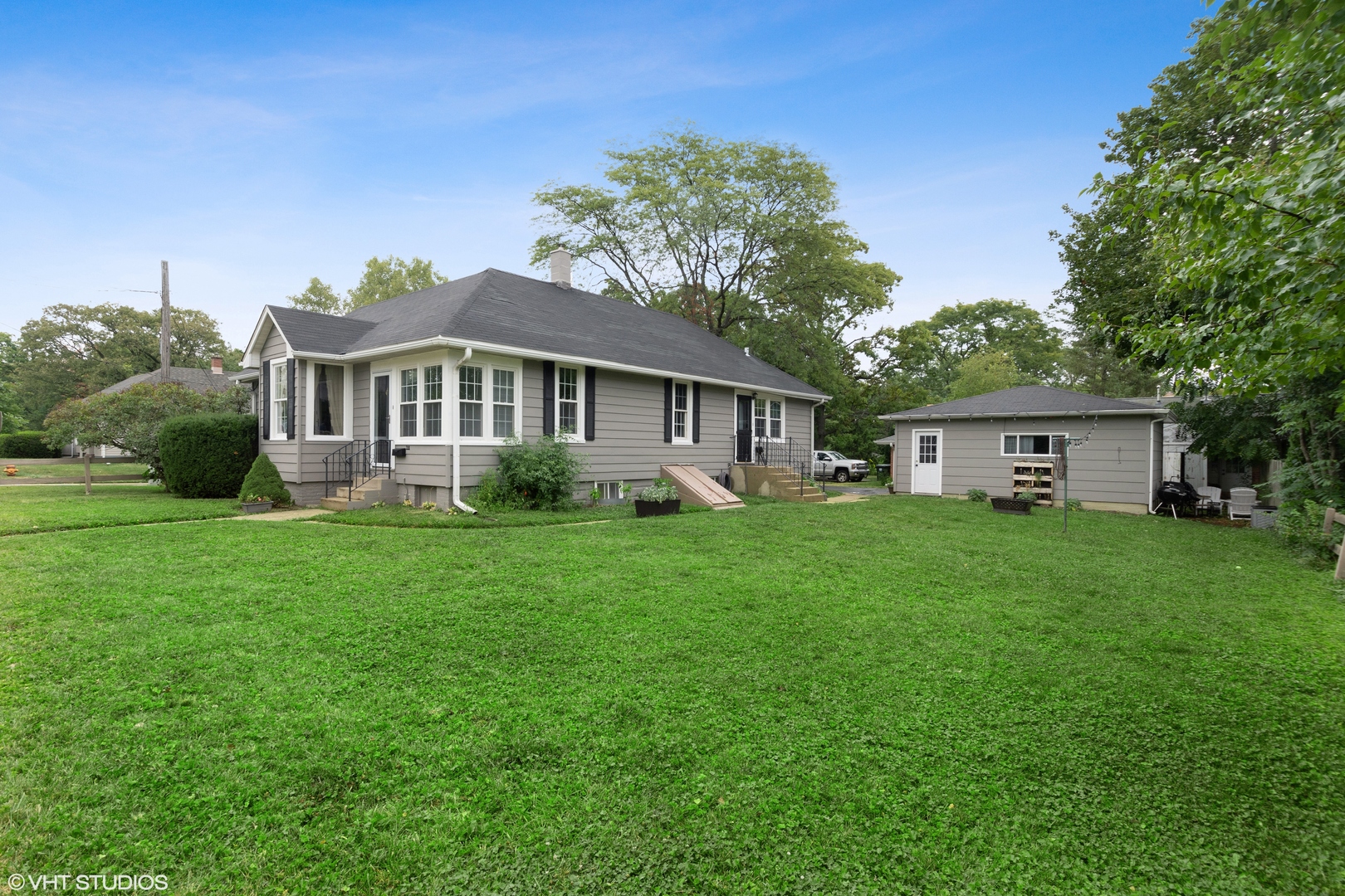 718 Sheridan Road Lake Bluff, IL 60044 - Photo 2 of 21