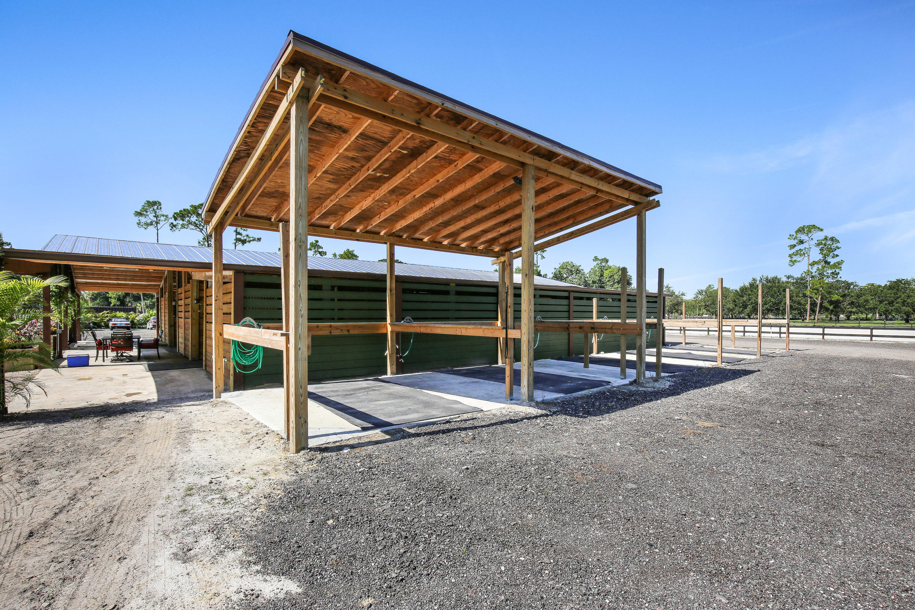 1462 F Road Loxahatchee, FL 33470 - Photo 6 of 17 BARN A WASH RACKS