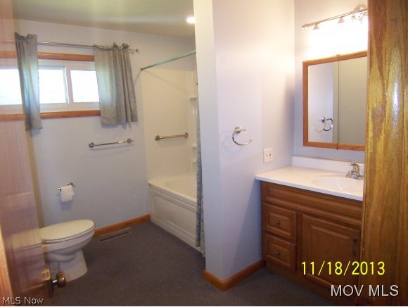 2555 Dutch Ridge Road Parkersburg, WV 26104 - Photo 10 of 17 Bathroom