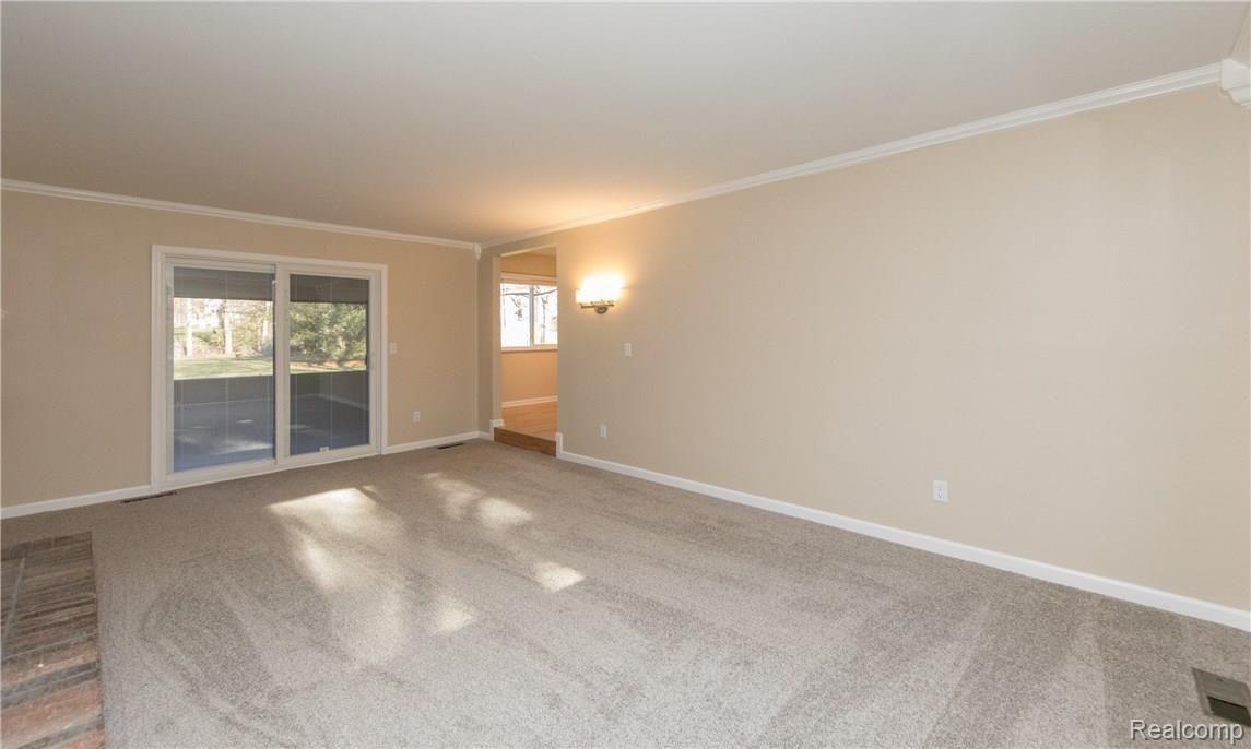 8980 Sashabaw Road Clarkston, MI 48348 - Photo 13 of 32 Kitchen leads to Spacious Family Room