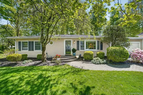 $699,000 | 2864 Hedwig Drive, Yorktown Heights, NY 10598