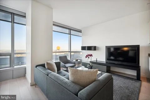 $5,362 | 2930 Walnut Street, Unit 4412, Philadelphia, PA 19104