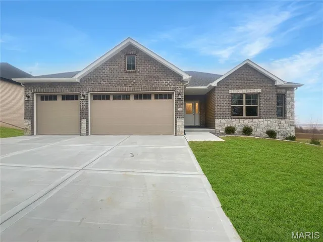 $515,000 | 240 Stonebridge Bluff Drive, Maryville, IL 62062