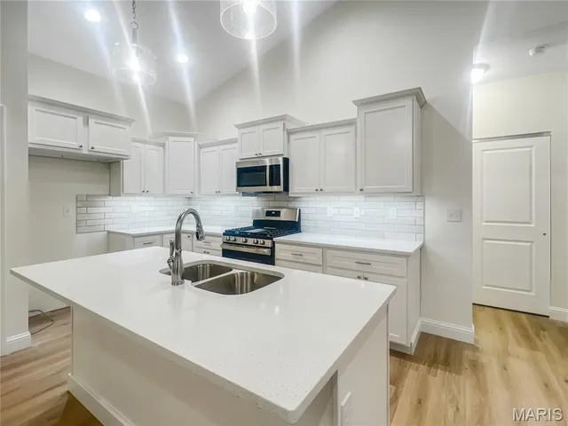 $515,000 | 240 Stonebridge Bluff Drive, Maryville, IL 62062