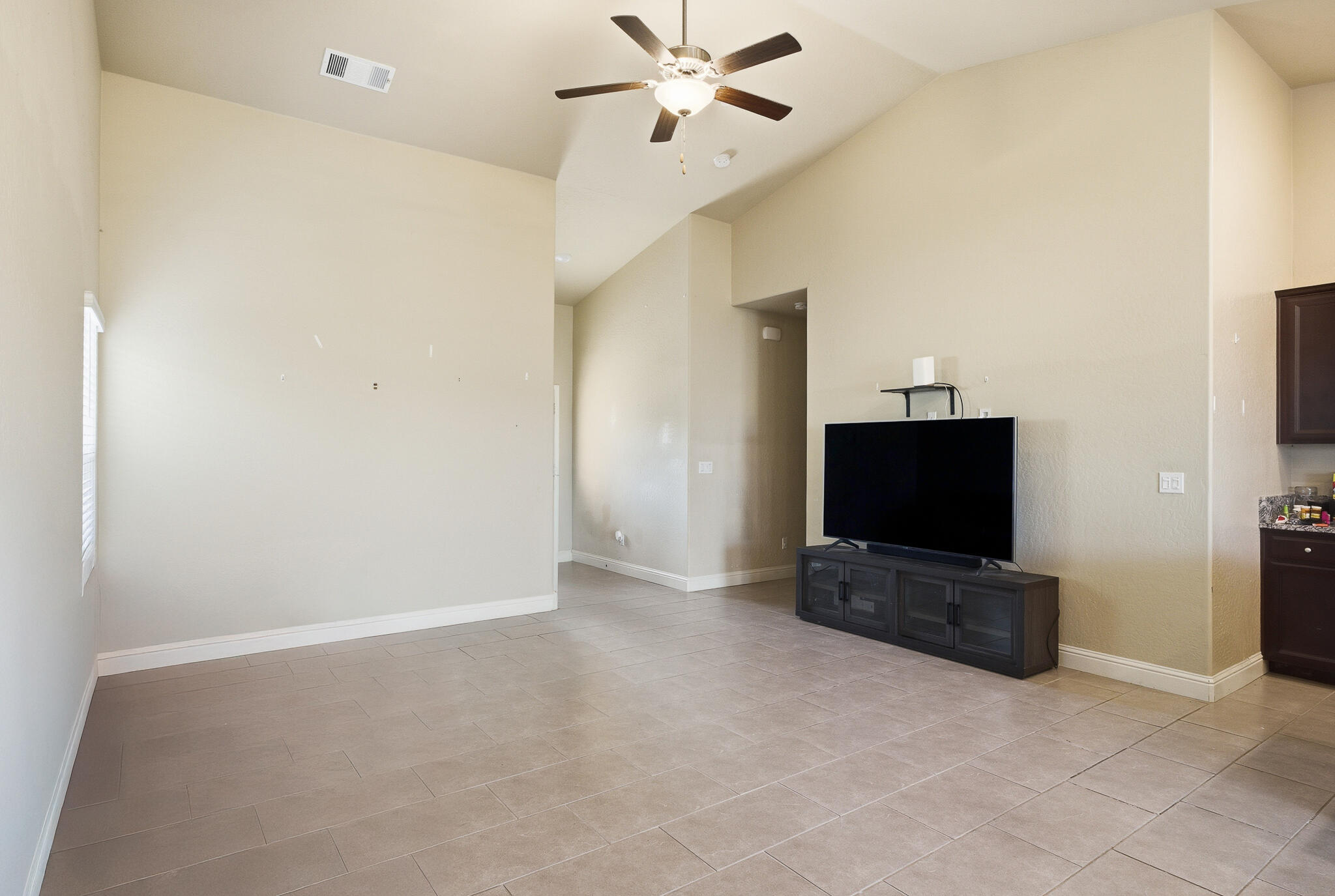 636 Castellina Street Lemoore, CA 93245 - Photo 5 of 31 636 Castellina St. Lemoore-25