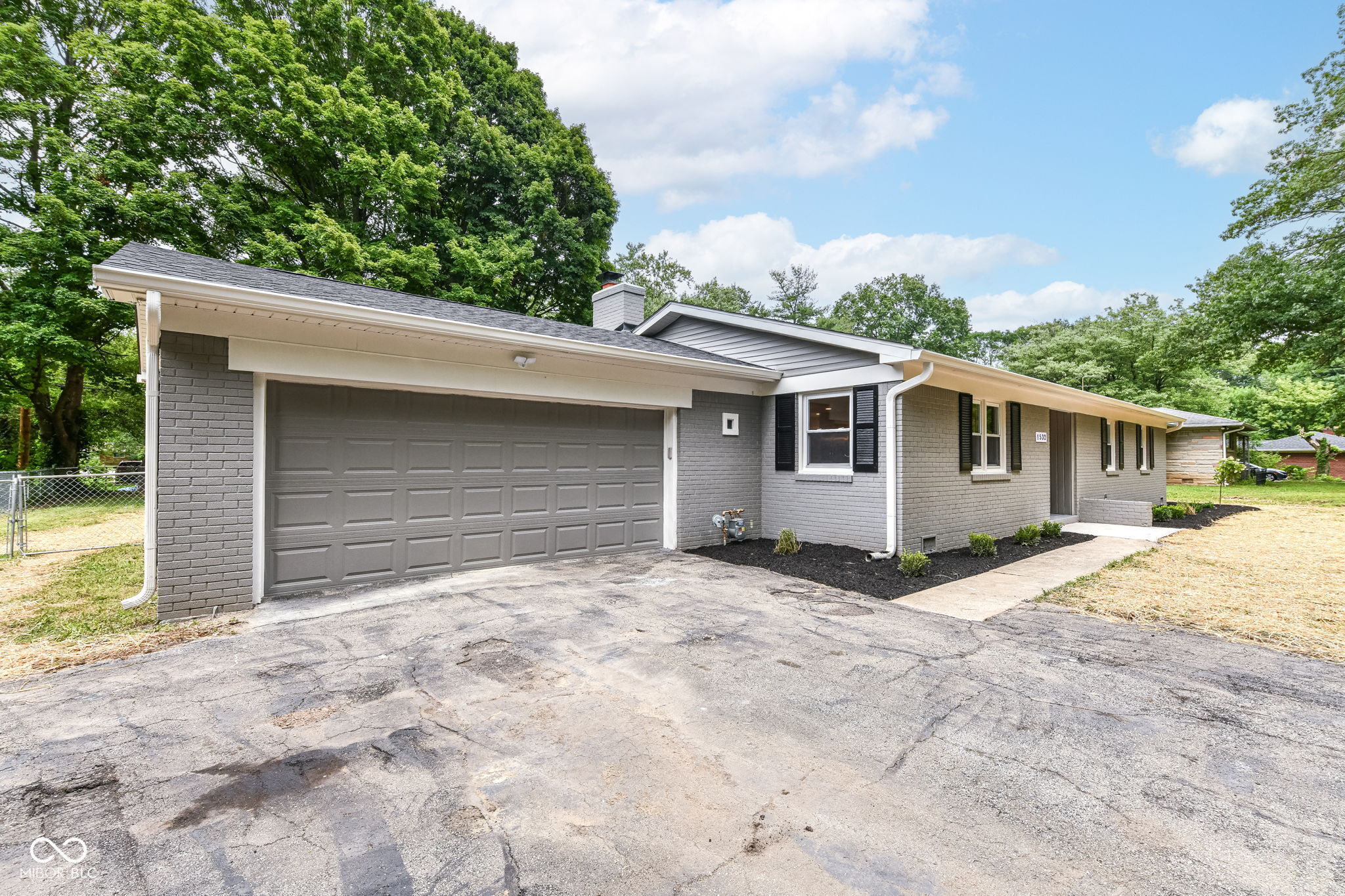 1532 Greer Dell Road Indianapolis, IN 46260 - Photo 2 of 38 Gallery Image 2